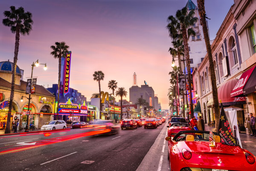 Travel to Los Angeles in an RV for only $1 per day with Imoova! We share our top tips to make the most of the California roadtrip.
